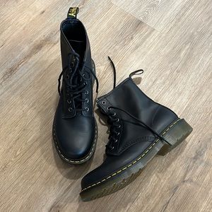 Dr Martens Air Wair “The Original” Black Leather lace up Boots
